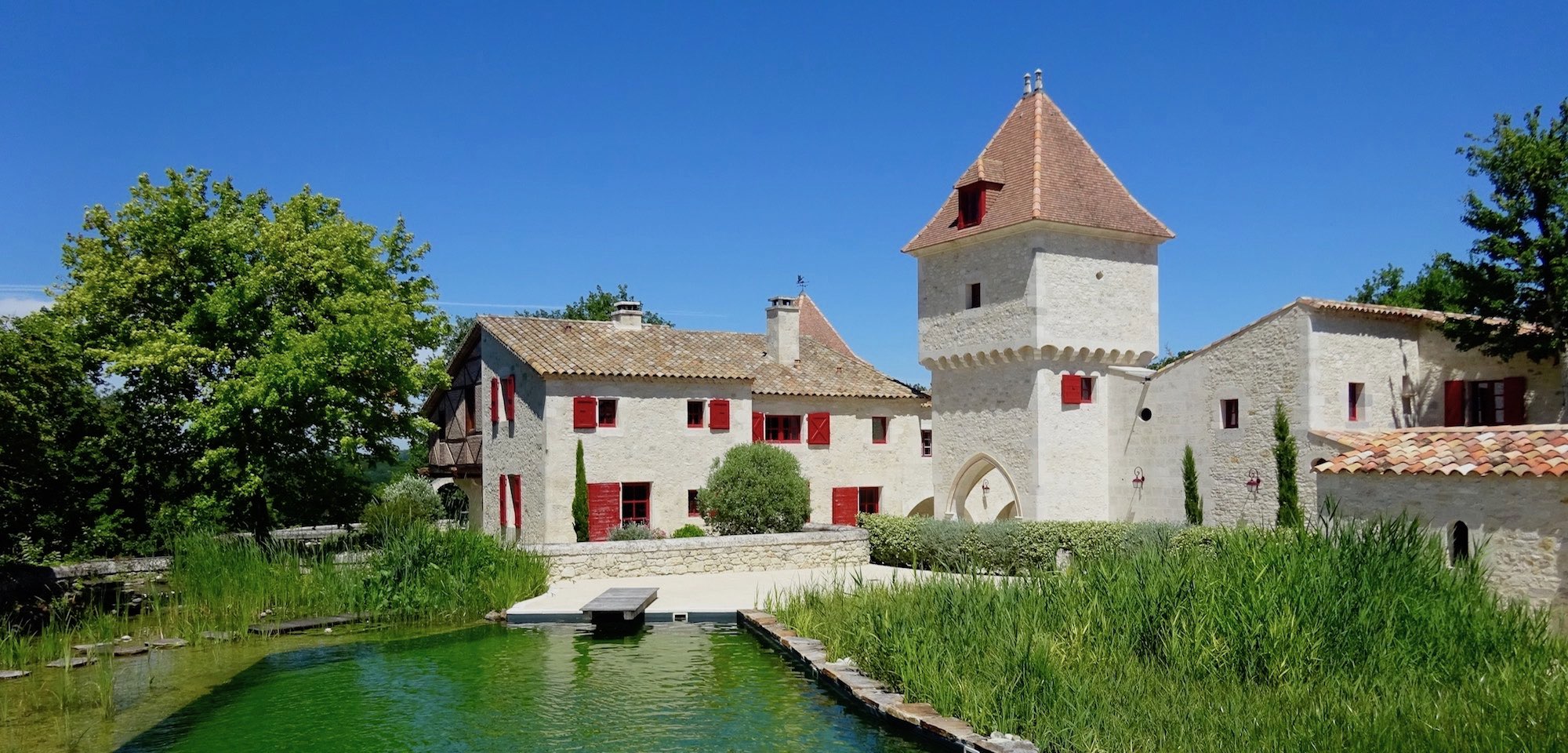 hameau guirauton piscine été jeune confort luxe 2000x960
