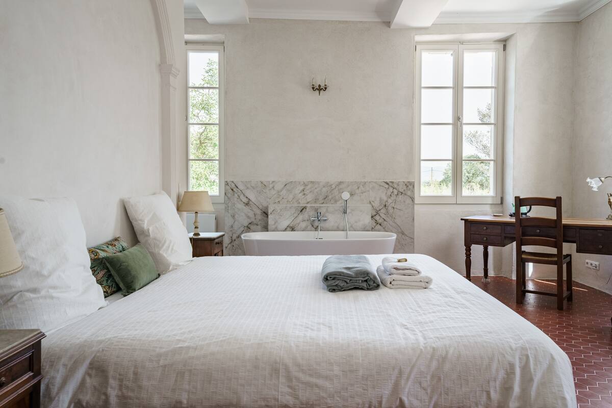 chambre spacieuse confort baignoire domaine de saint pierre jeune detox vaucluse - Domaine de Saint-Pierre